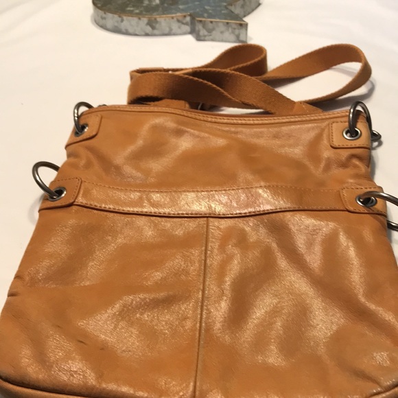 The SAK Fold-over Flap Leather Crossbody Messenger Bag - Picture 2 of 9